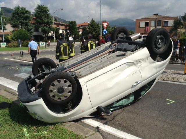 Grave incidente a Galcetello, un’auto si ribalta, quattro feriti 
