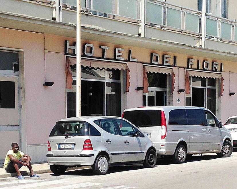Altri 20 profughi all’Hotel dei Fiori 