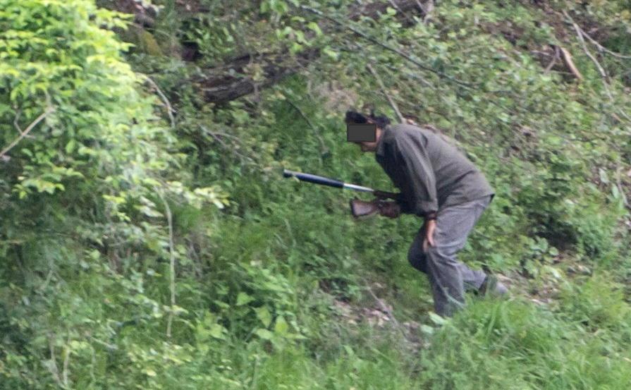 Prato, bracconieri denunciati e sequestrato un arsenale di armi 