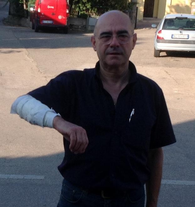 Si incatena a un sifone delle terme ma arriva l’acqua e lo ustiona 