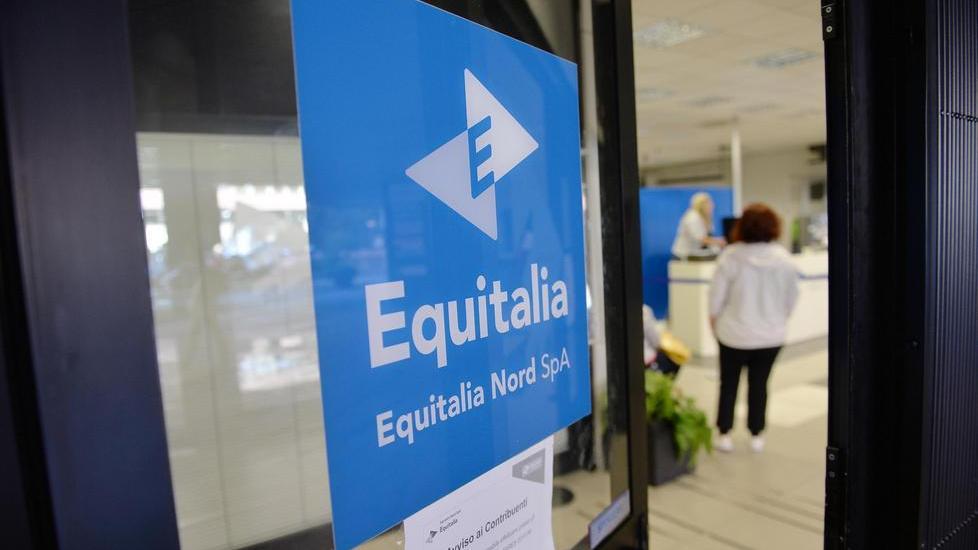 Getta la corrispondenza di Equitalia, denunciato un giovane di Villa Minozzo
