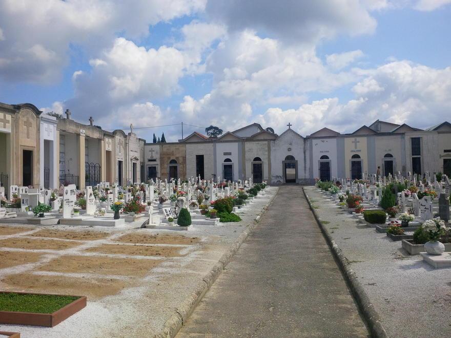 Ronde al cimitero contro i furti alle tombe dei defunti 