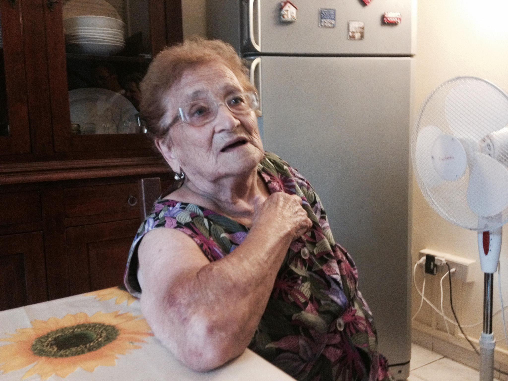 Raggirata e derubata a 91 anni: «Vergogna, le collane erano ricordi» 