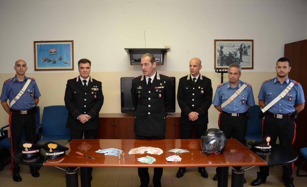 Rapina il distretto Asl e va a giocare alle slot, preso 