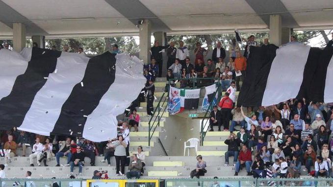 Anche i tifosi si mobilitano per la squadra