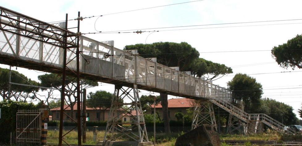 Si demolisce la passerella rivoluzione nel traffico 