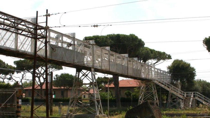 Si demolisce la passerella rivoluzione nel traffico