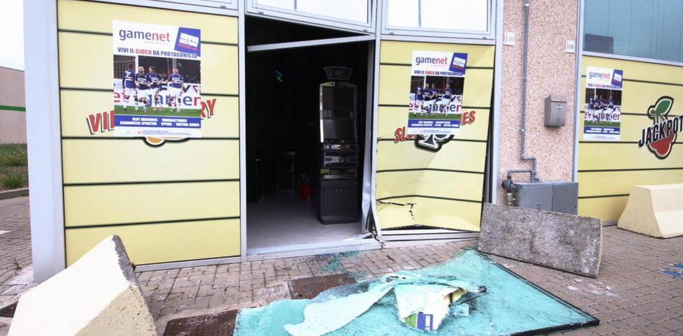 Terzo furto fotocopia, svaligiata sala slot 