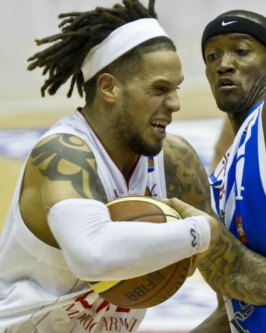 Hackett squalificato per sei mesi 