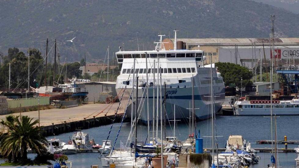 Continuano gli arrivi di turisti con le navi Tirrenia e Goin
