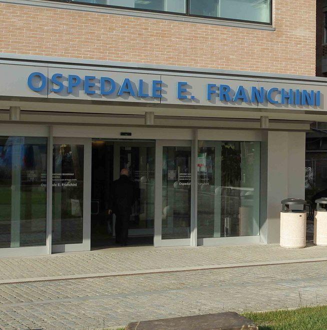 Entrò in ospedale armato Patteggia un anno e 8 mesi 
