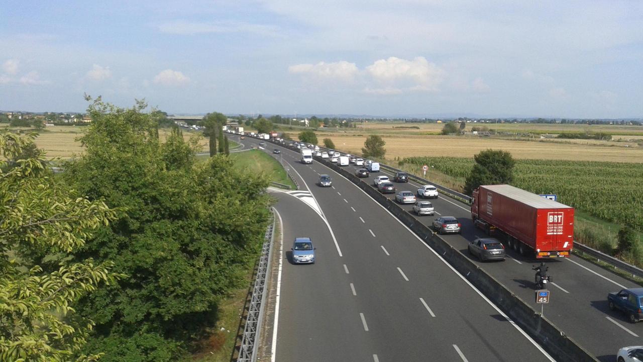Maxi-tamponamento in superstrada, traffico in tilt anche sulla 67