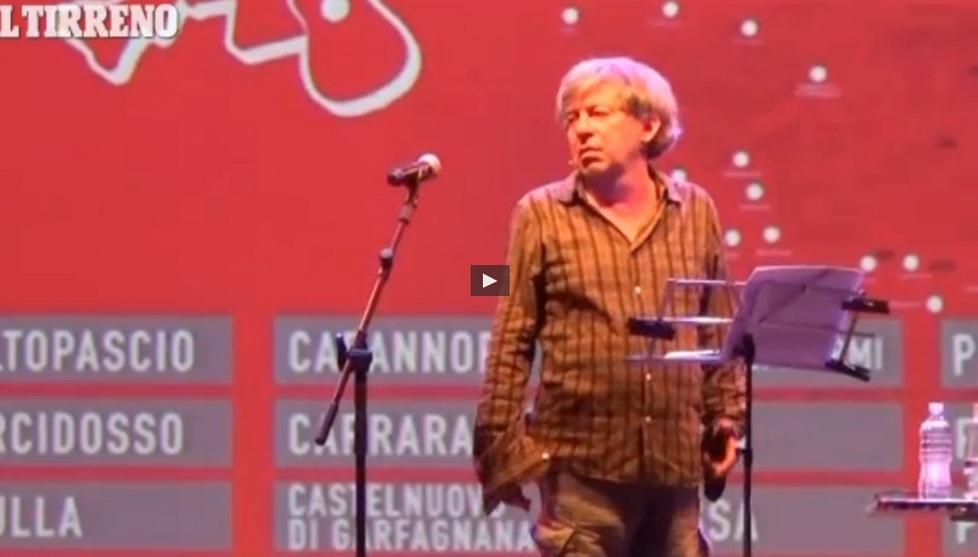 Il cabaret d’altri tempi di Paolo Rossi incanta Camaiore 