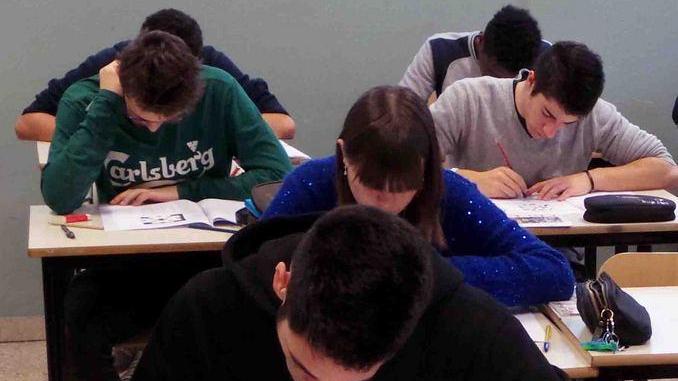 Mancano aule e docenti: scuole rifiutano gli iscritti