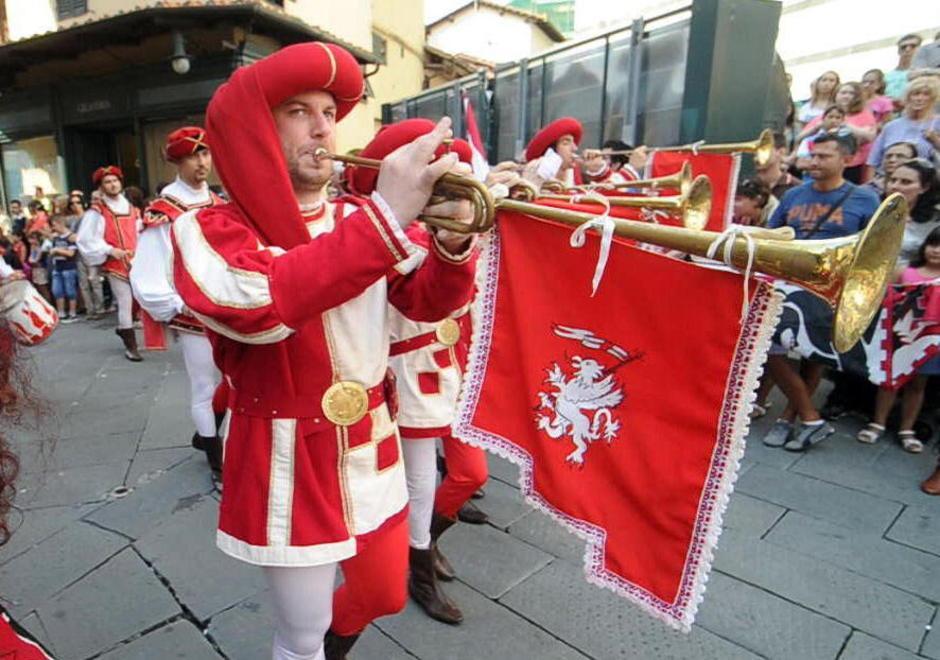 Una giornata di festa iniziata con la sfilata 