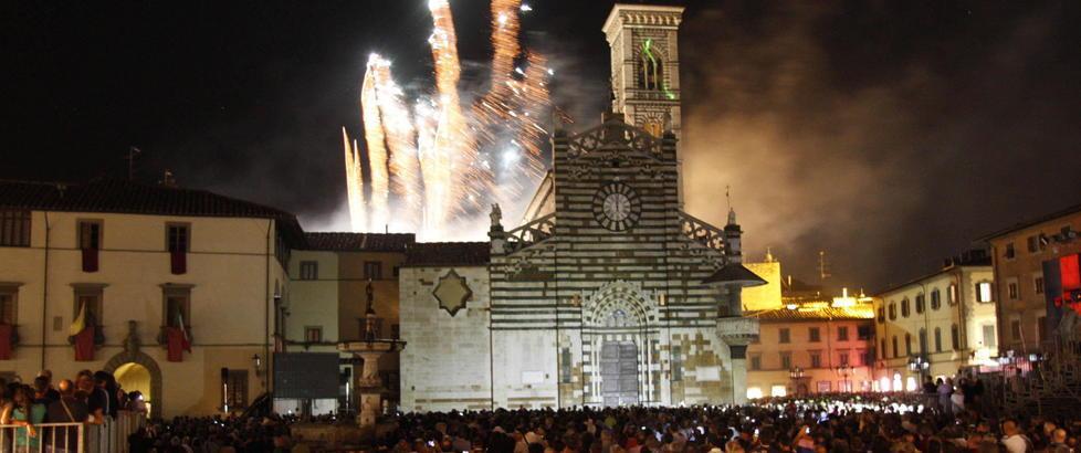 Corteggio senza fuochi d’artificio Il sindaco: «Costavano troppo» 