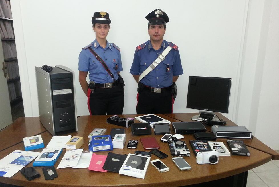 Denunciata coppia di romeni col vizietto dei furti di pc