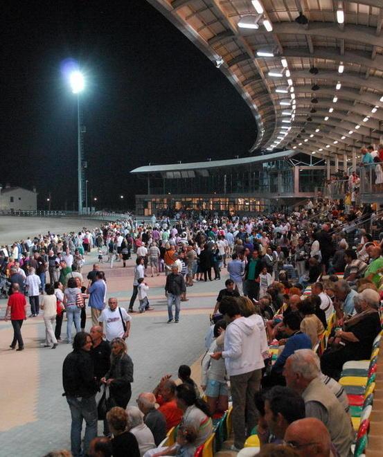 Appassionati criticano i servizi dell’ippodromo 