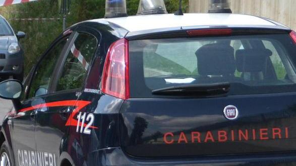Ferito alla testa a colpi di cric fuori da un locale a Altopascio