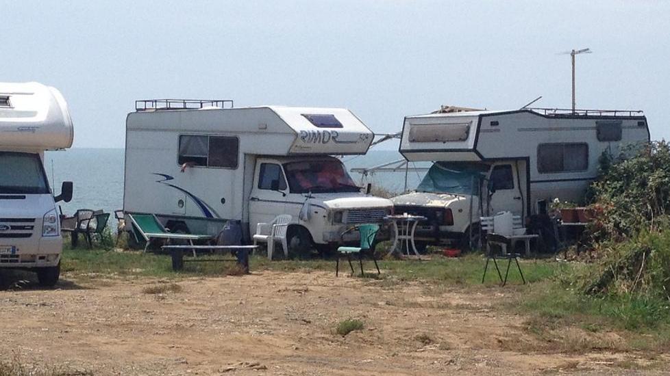 Sos da Miramare nel mirino i camper e i lampioni ko