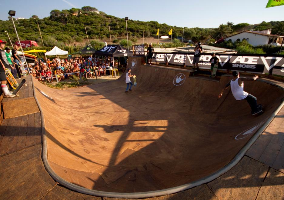 Skate in spiaggia a ritmo di musica 