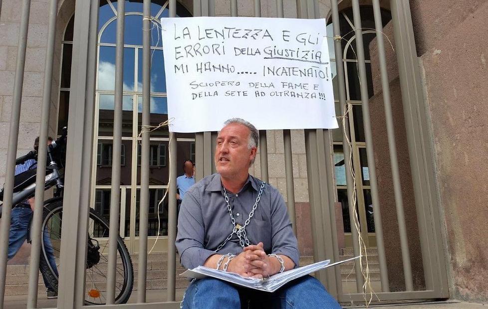 In ospedale l’uomo incatenato 