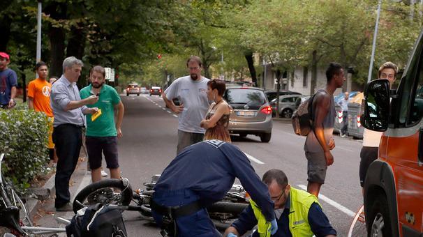 Moto contro bicicletta, un ferito