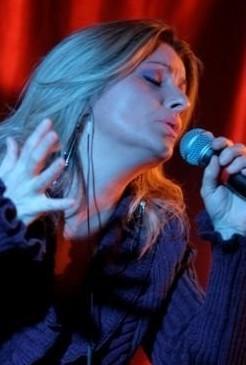 Stasera concerto omaggio a Mina e Mia Martini 