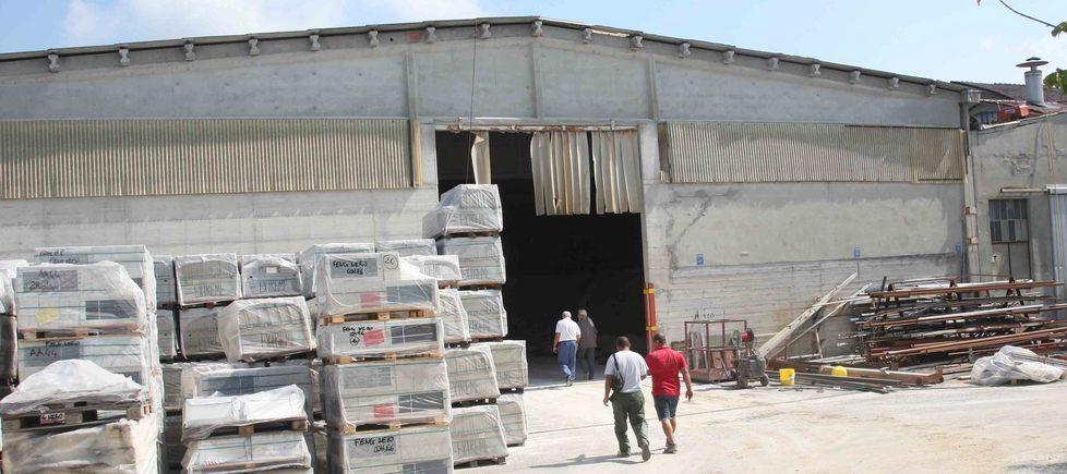 Precipita da sette metri e si salva 