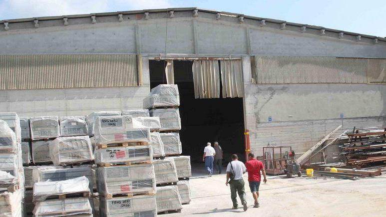 Precipita da sette metri e si salva