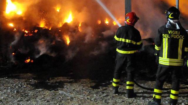 Doppio raid incendiario: a fuoco un’Alfa Romeo 156 e un furgone 