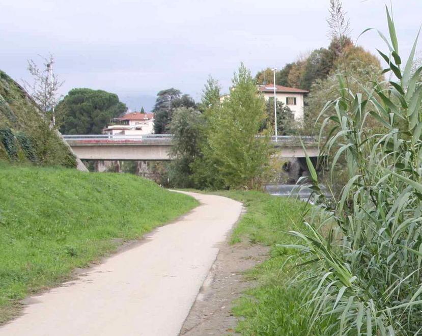 Overdose lungo la pista ciclabile del Bisenzio al Mercatale 