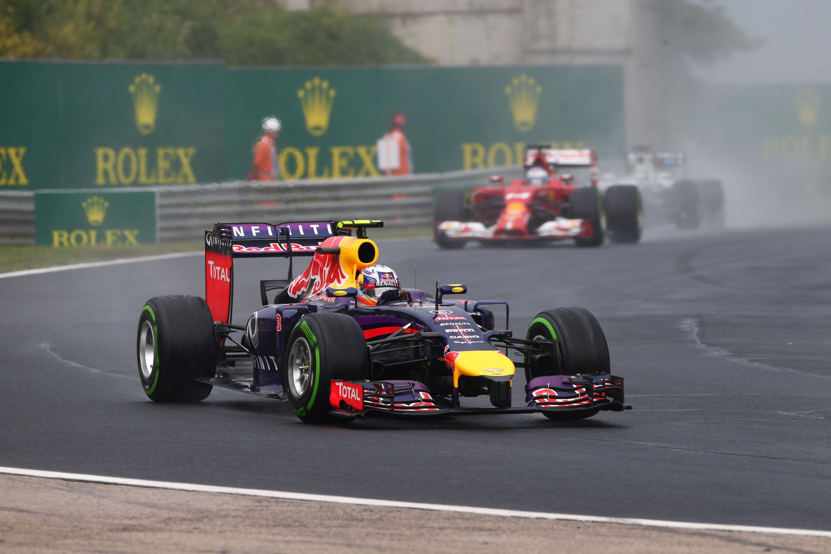 Il momento del sorpasso di Ricciardo su Fernando Alonso