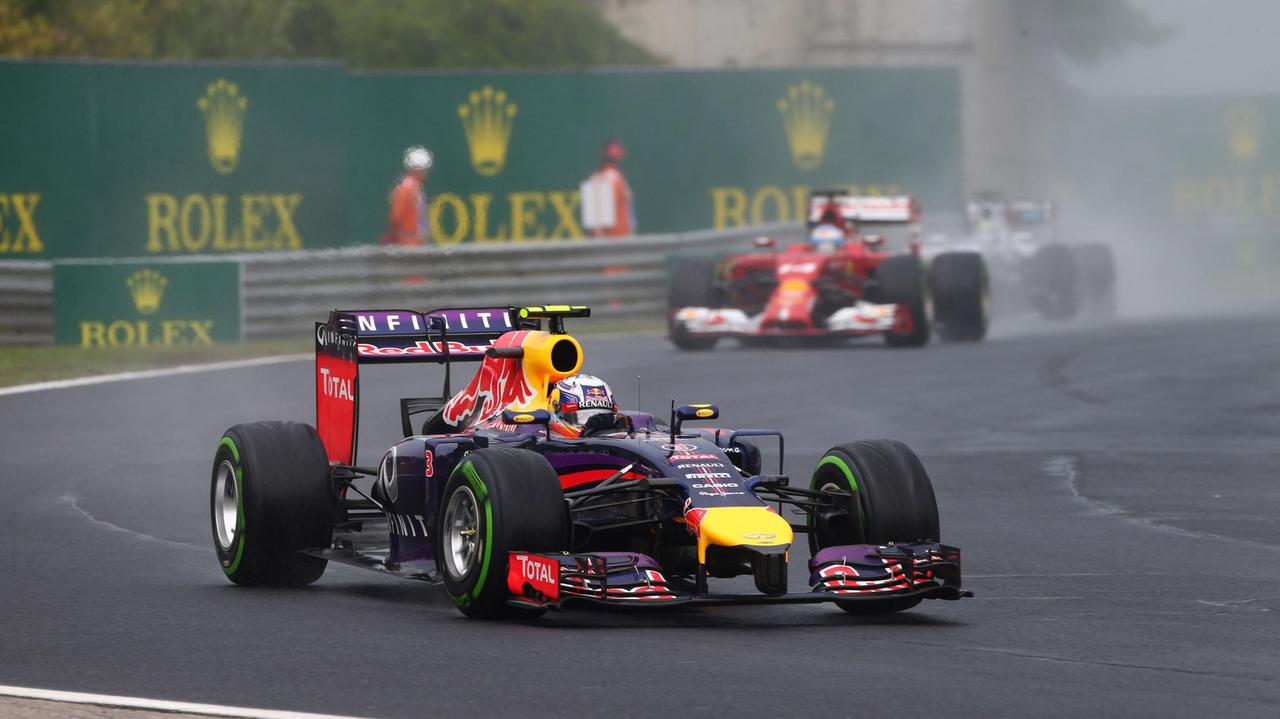 Il momento del sorpasso di Ricciardo su Fernando Alonso