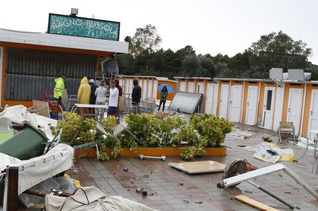 La devastazione al Bagno Bussola di Lido Spina