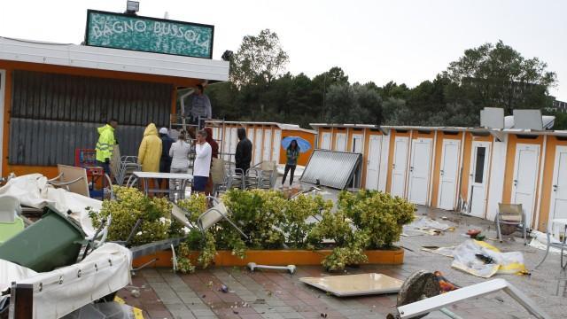 La devastazione al Bagno Bussola di Lido Spina