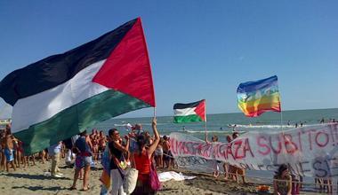Flash mob in spiaggia contro gli orrori di Gaza 