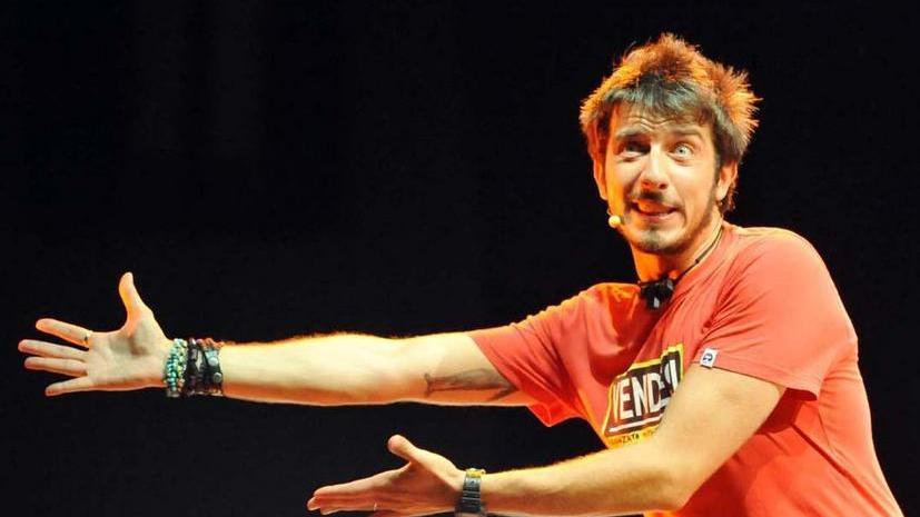 L’ironia di Paolo Ruffini sbarca a Forte dei Marmi