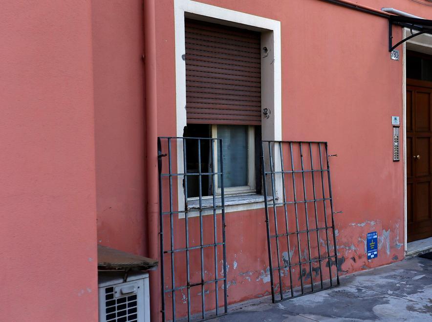 Tabaccaia razziata: «Mollo tutto» 