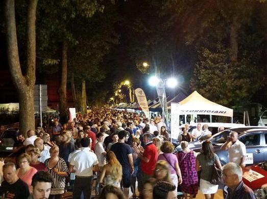 Viale Adua sotto le stelle fa il pieno 