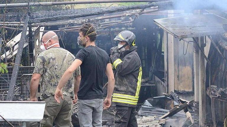 Morti trecento animali in un rogo per un fulmine