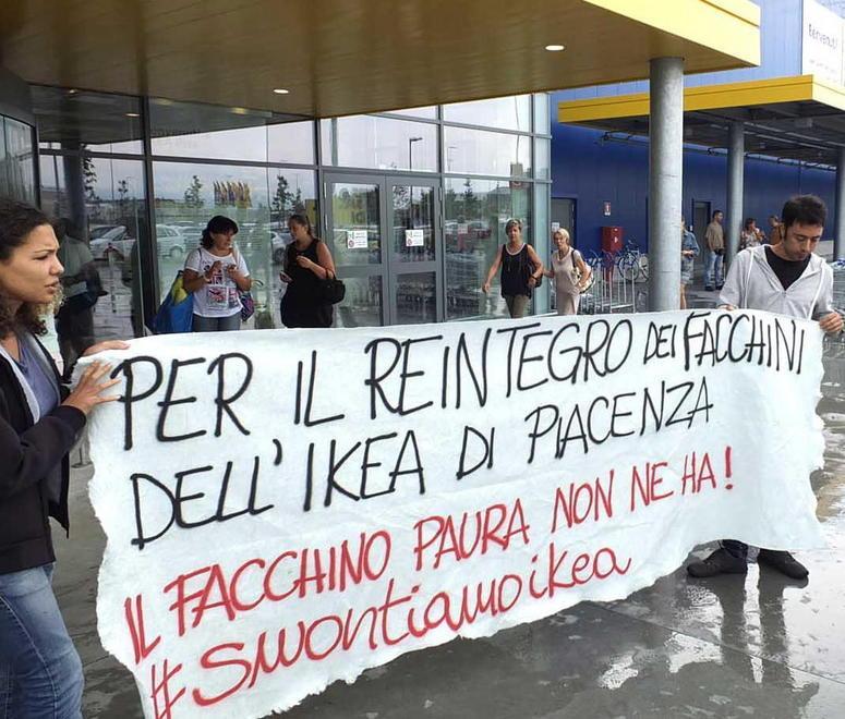 Presidio davanti a Ikea per i facchini licenziati 