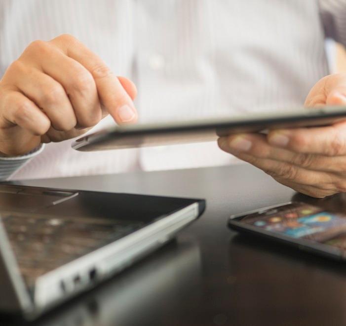 Laurearsi studiando via internet 