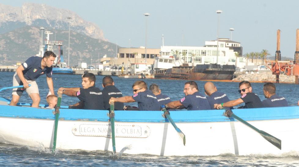 Remata dell’estate: i militari vincono la sfida tra le onde 