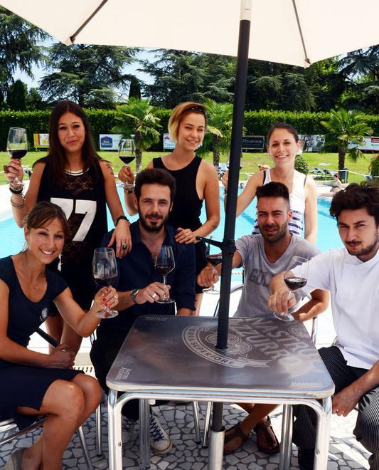 Cantinetta, una cena a bordo piscina 