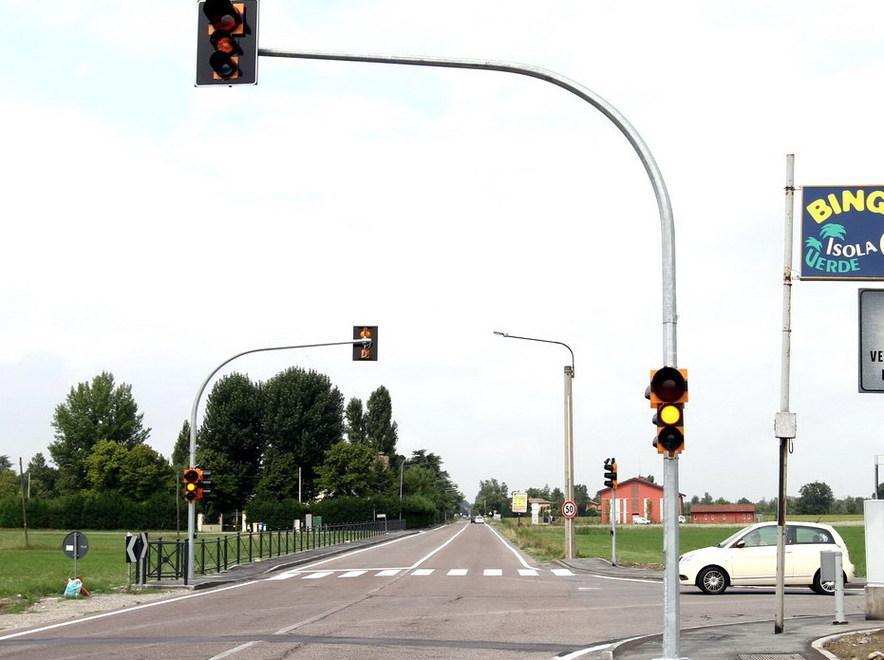 Contrada, ecco il nuovo semaforo 