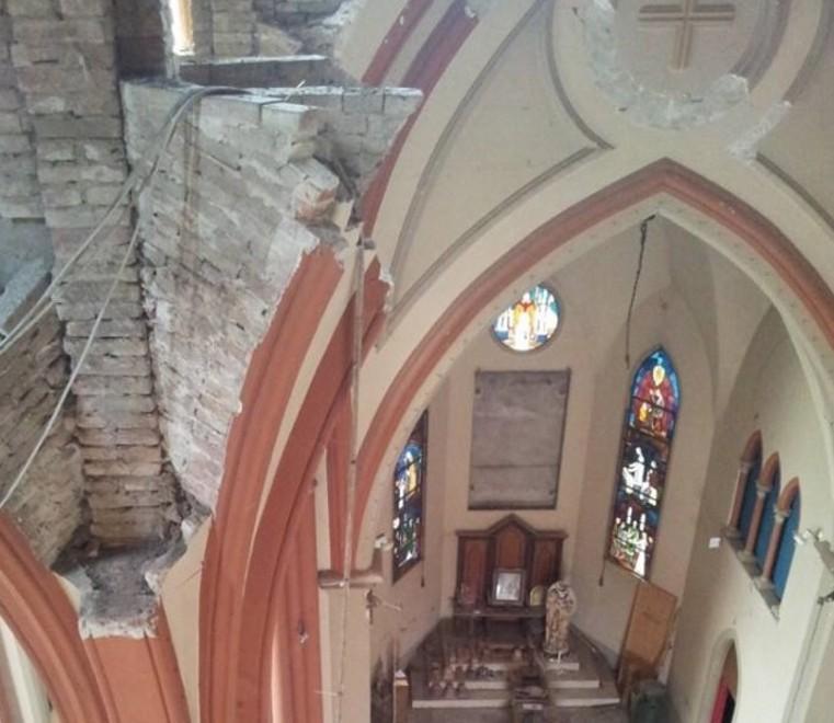 In corso lo sgombero delle macerie dalla chiesa di Santa Maria del Salice