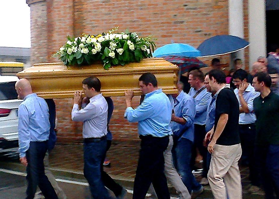 Lo zio missionario celebra i funerali dell’architetto 