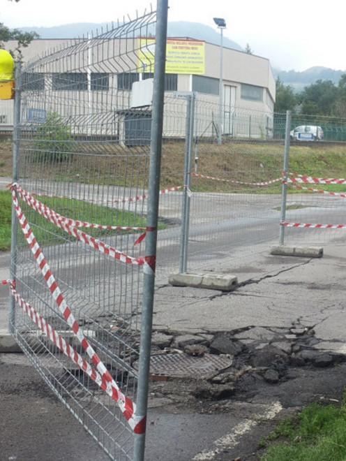 Maltempo, “esplode” un tombino 