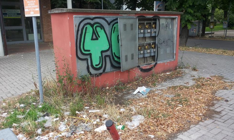 Armadio dei contatori divelto dai vandali
